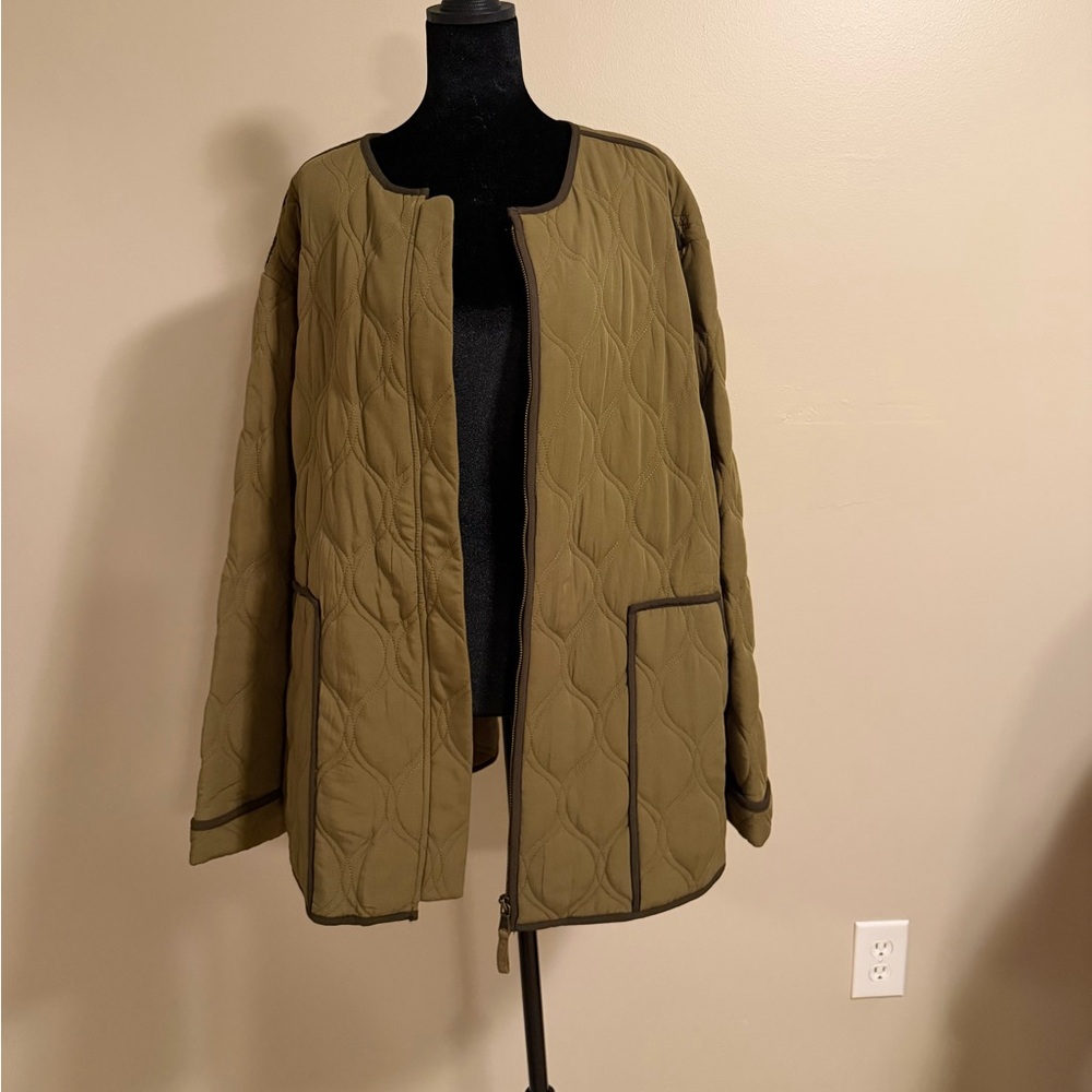 Quilted collarless jacket in olive green